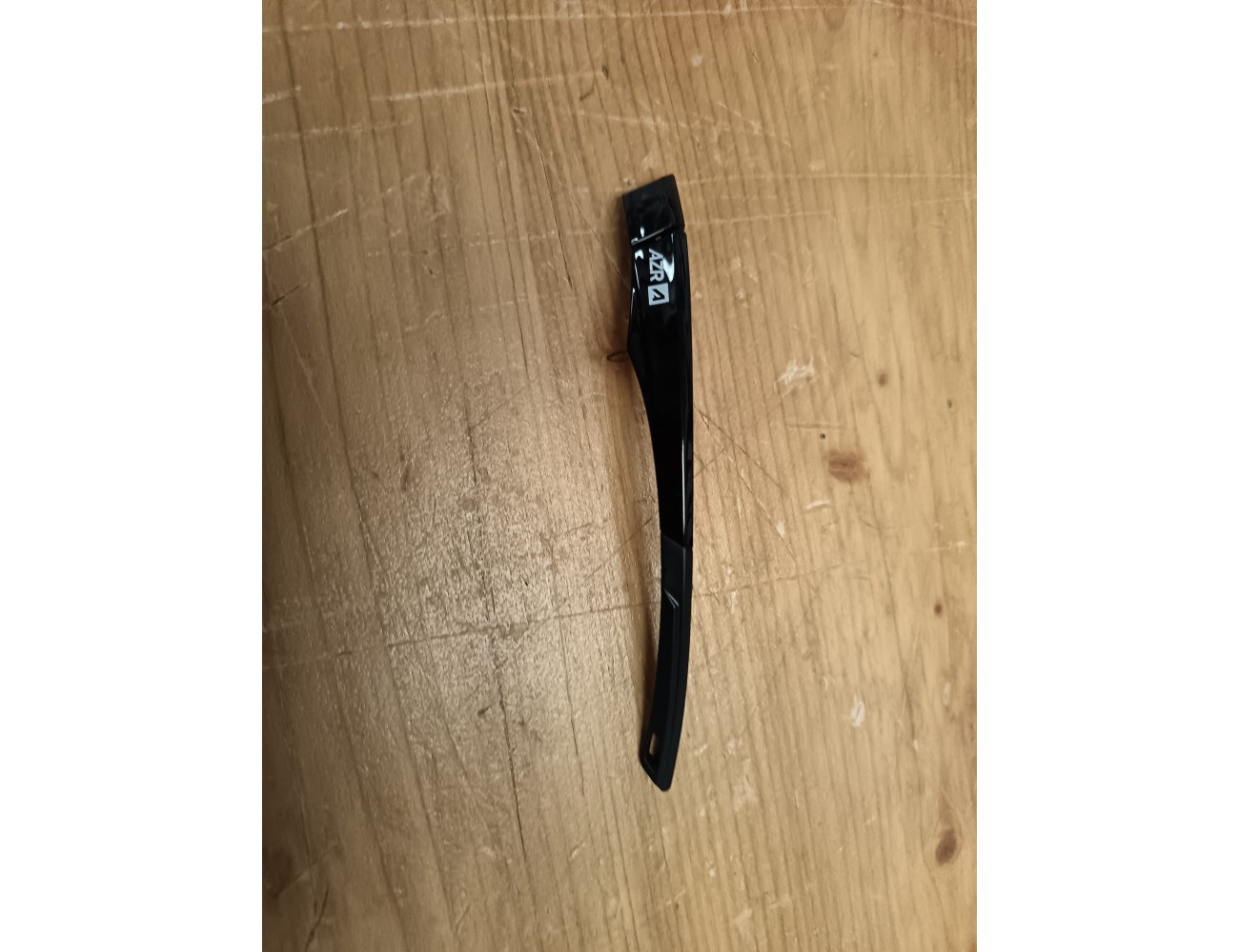 1 BRANCHE DROITE REF RACE NOIRE VERNIE LOGO ROUGE